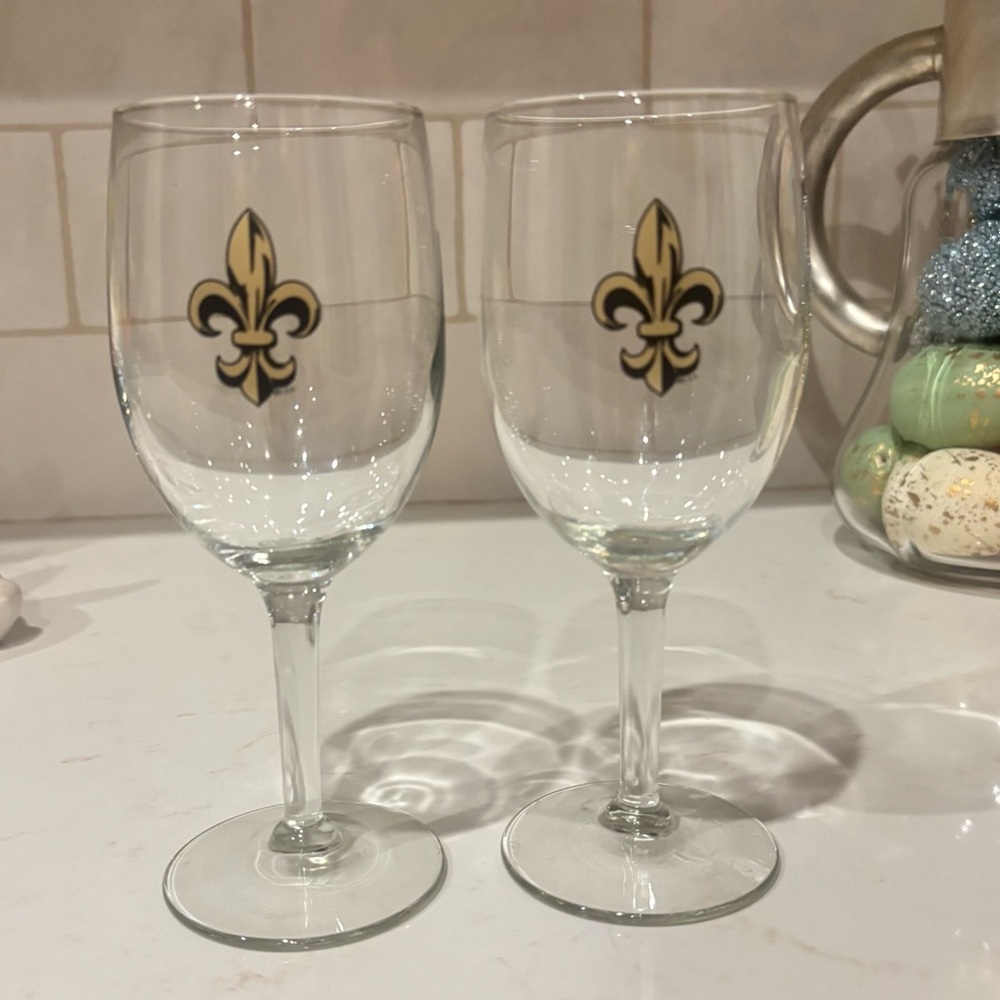 Fleur-de-Lis Stemmed Wine Glasses - Set of 2